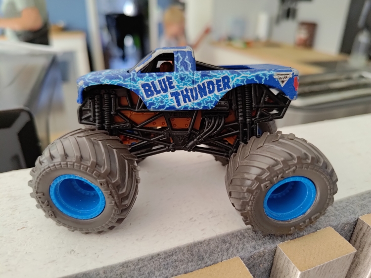 Blue Thunder (sort stel, blå dæk)