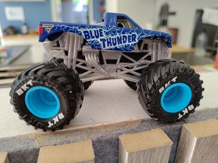 Blue Thunder (grå stel, blå dæk)